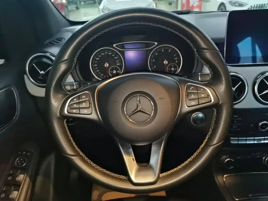 Mercedes-Benz B-Class — миниатюра 11