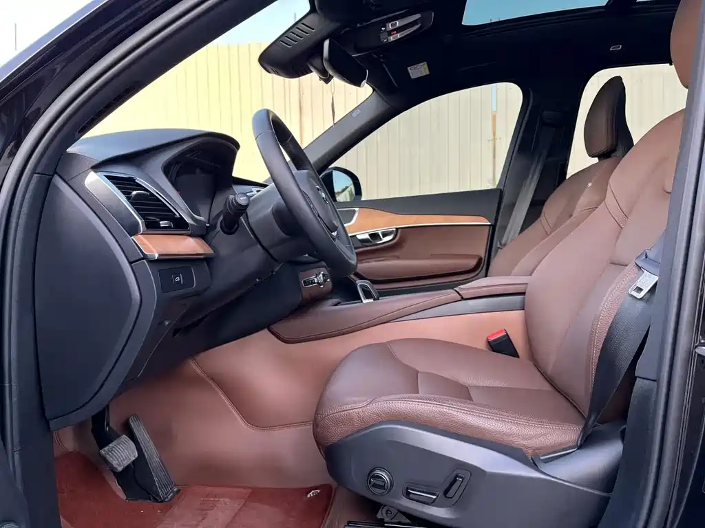 Volvo XC90 — миниатюра 10