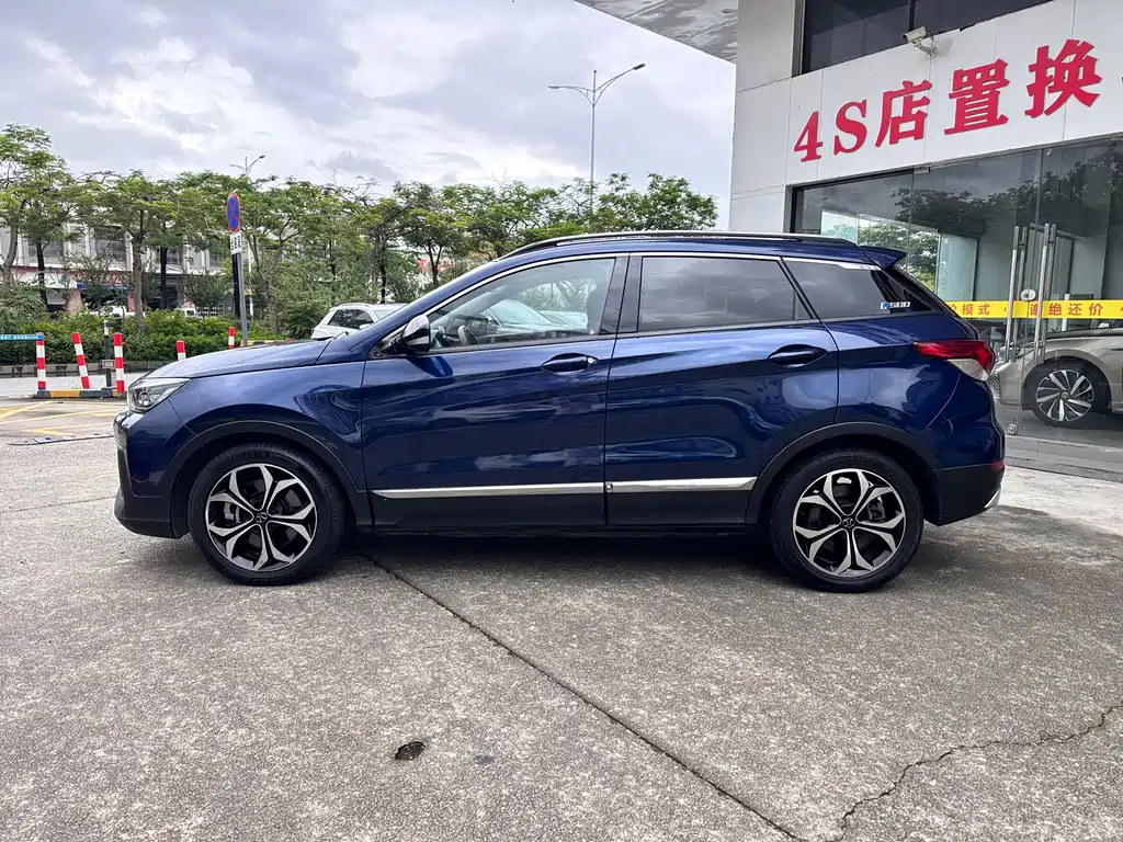 BAIC EX5 — миниатюра 7