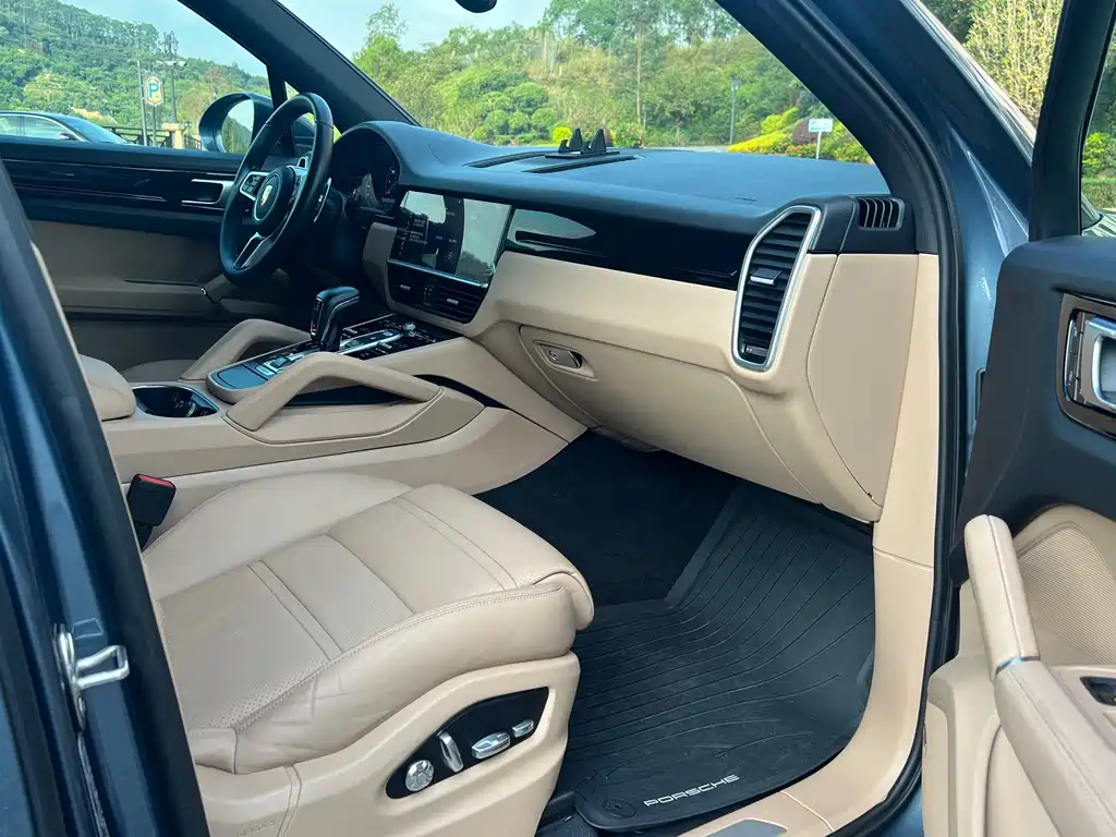 Porsche Cayenne — миниатюра 10