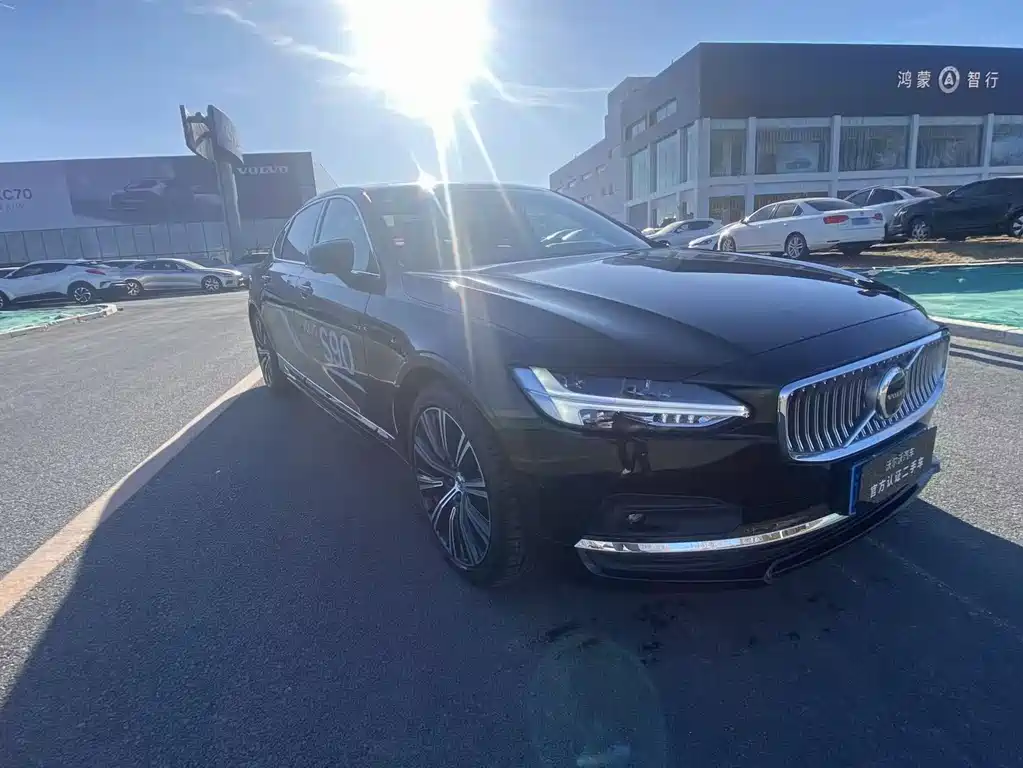 VOLVO S90