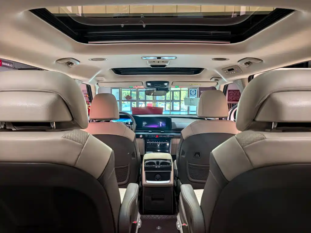Kia Carnival — миниатюра 10