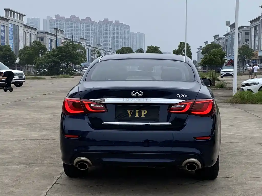 Infiniti Q70 — миниатюра 8