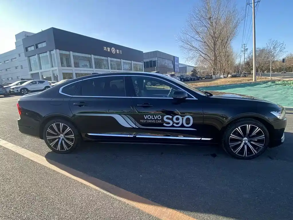 VOLVO S90