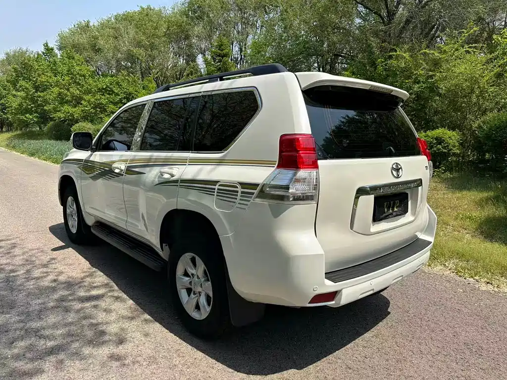 Toyota Land Cruiser Prado 2010 2.7L AT Standard