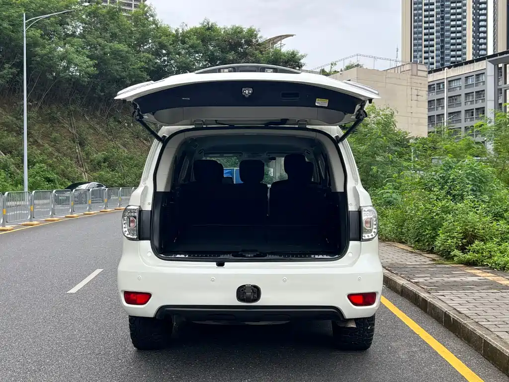 Nissan Patrol — миниатюра 8