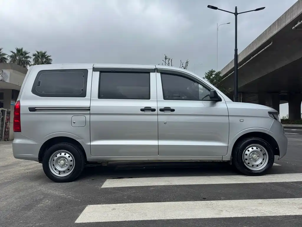 Wuling Hongguang V 2022 — фото 4