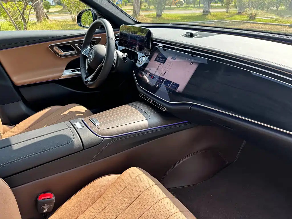 Mercedes-Benz E-Class — миниатюра 16