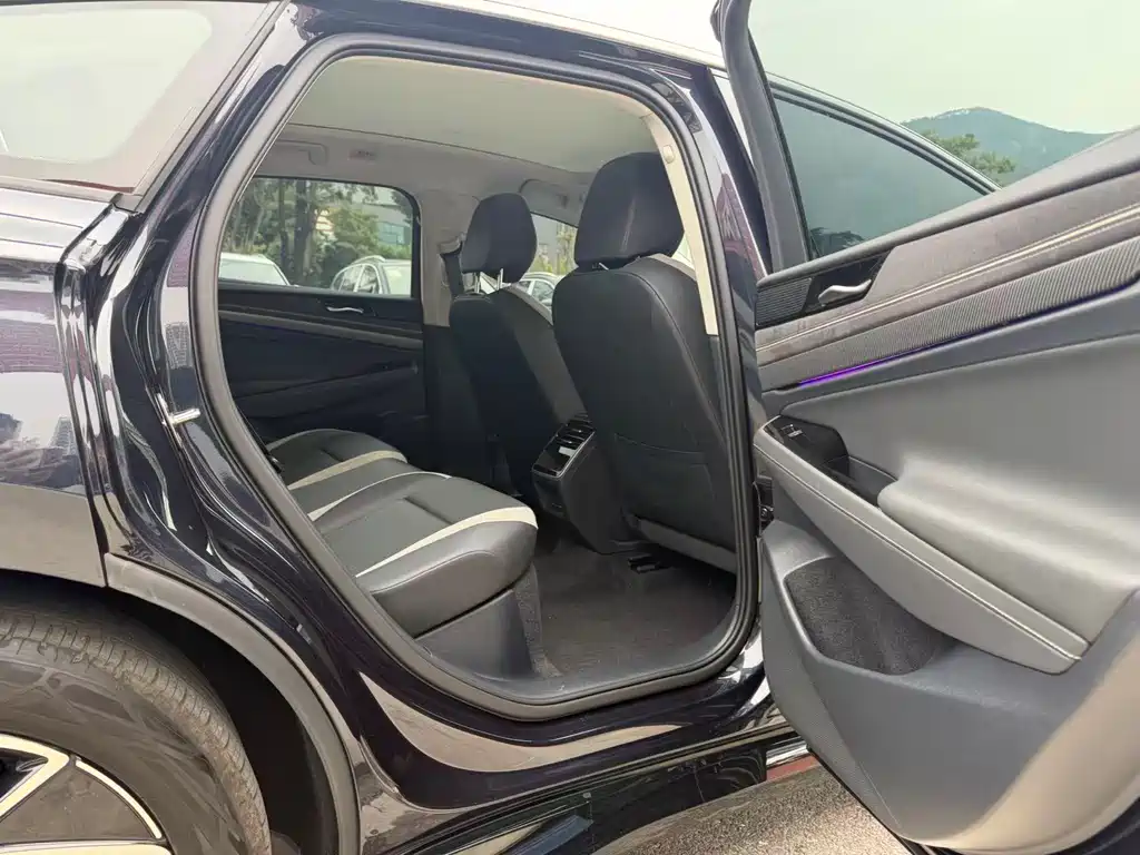 VOLKSWAGEN ID.7 VIZZION