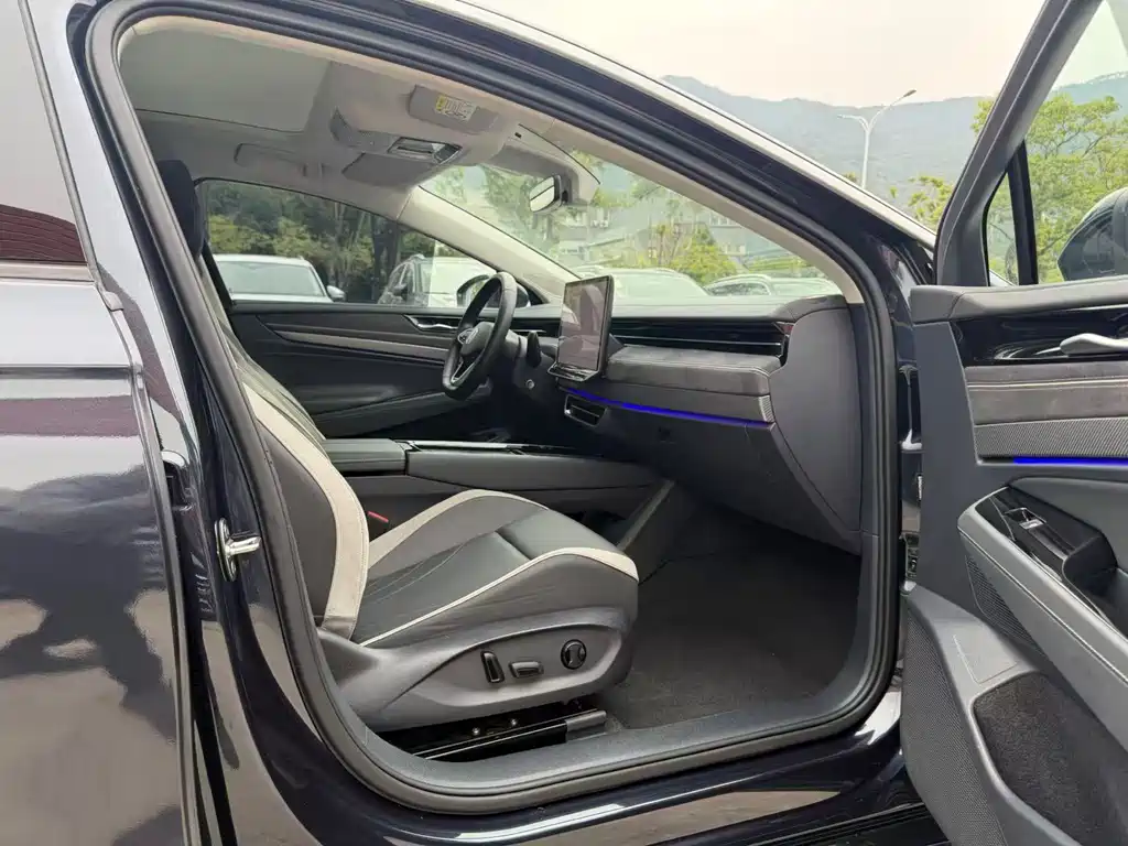 VOLKSWAGEN ID.7 VIZZION