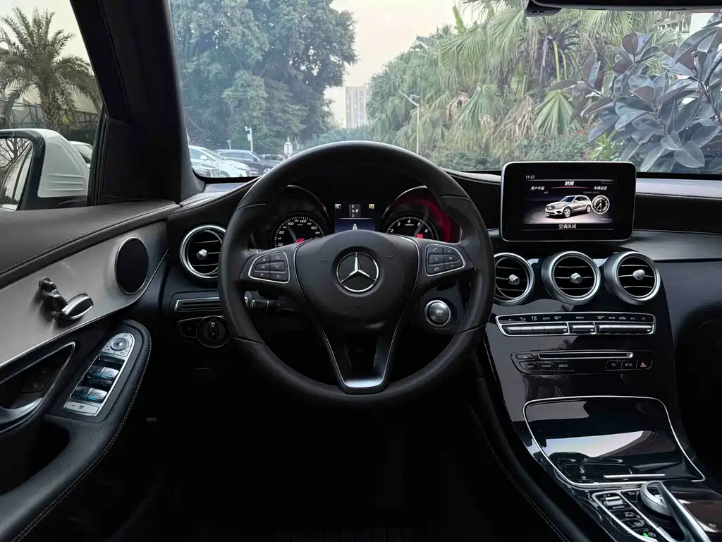 MERCEDES-BENZ GLC