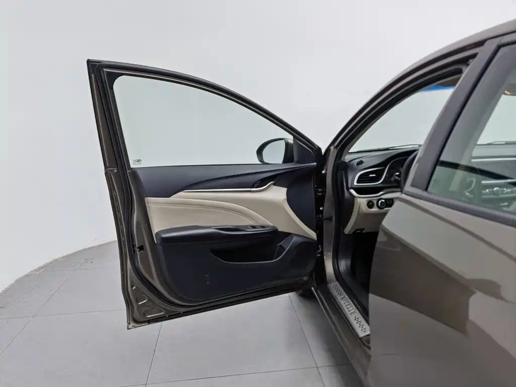 Buick Excelle — миниатюра 8