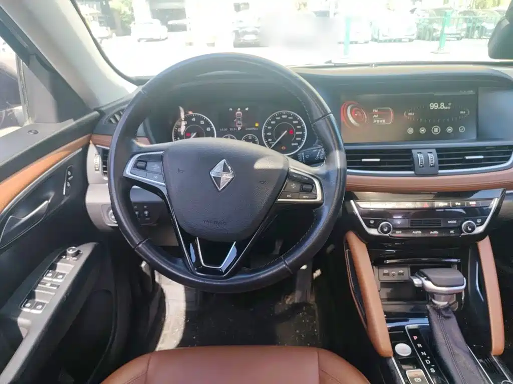 Borgward BX7 — миниатюра 11