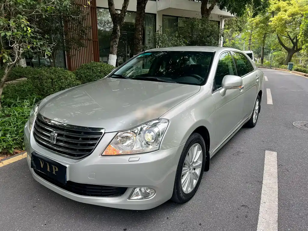 Купить Toyota Crown