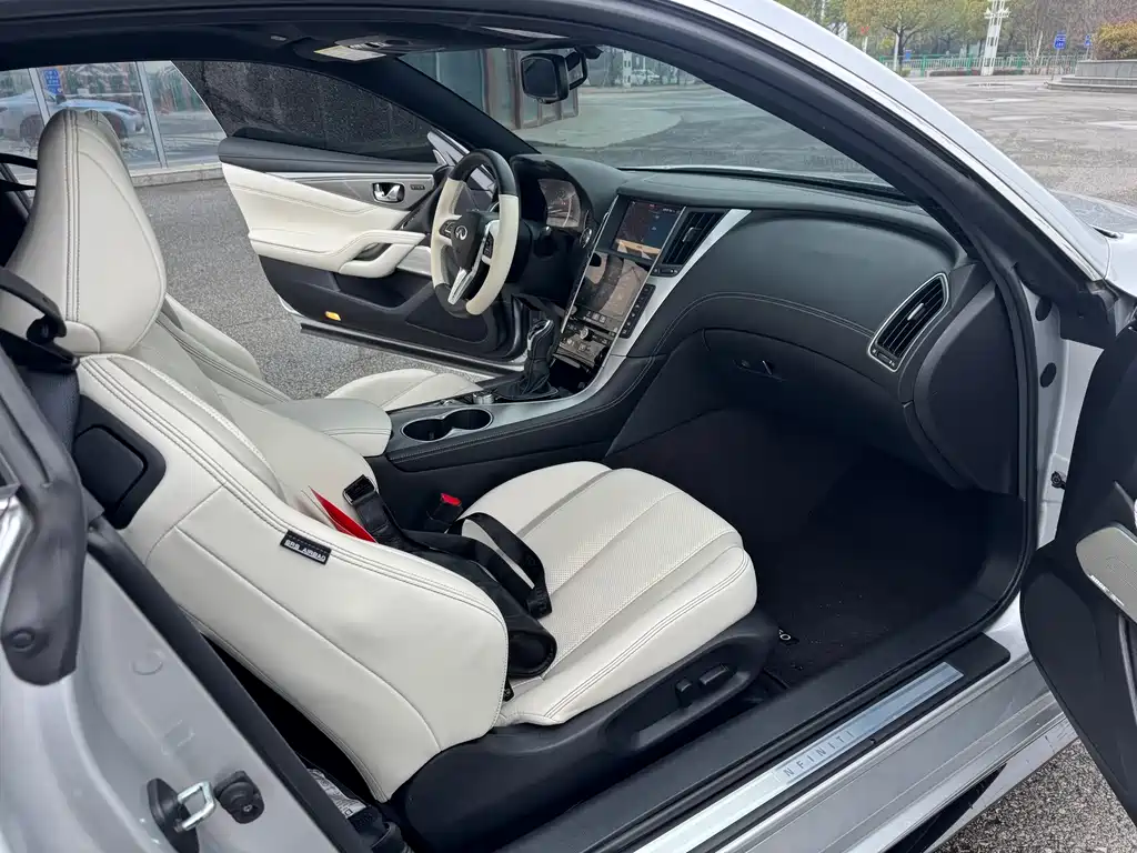 INFINITI Q60