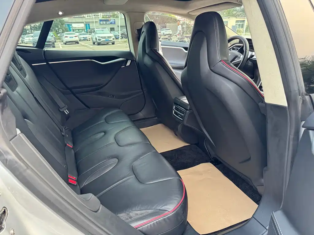Tesla Model S — миниатюра 12