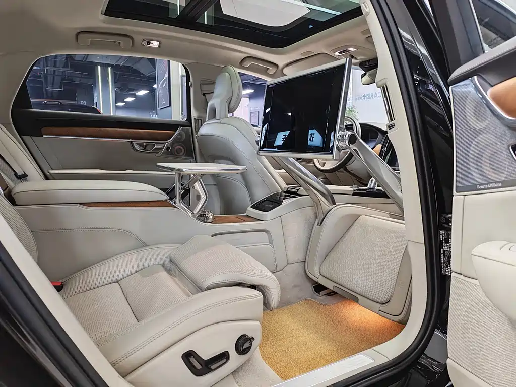 VOLVO S90 PLUG IN HYBRID