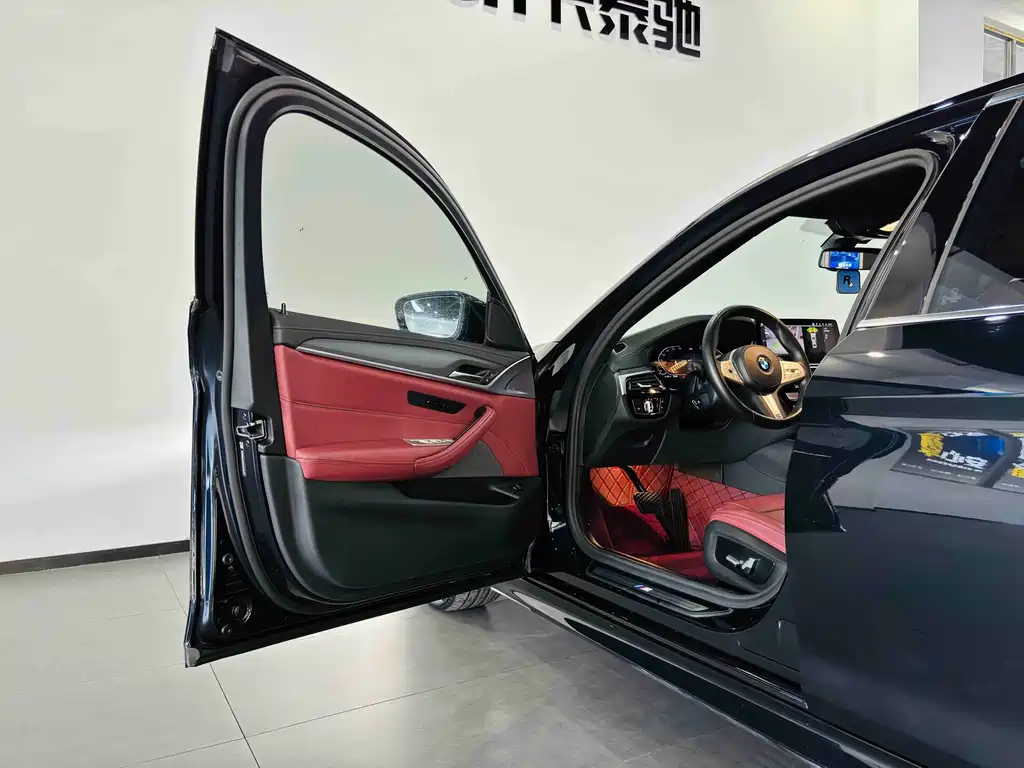 BMW 5 Series — миниатюра 11