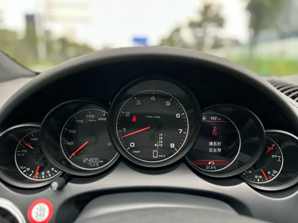 Porsche Cayenne — миниатюра 17