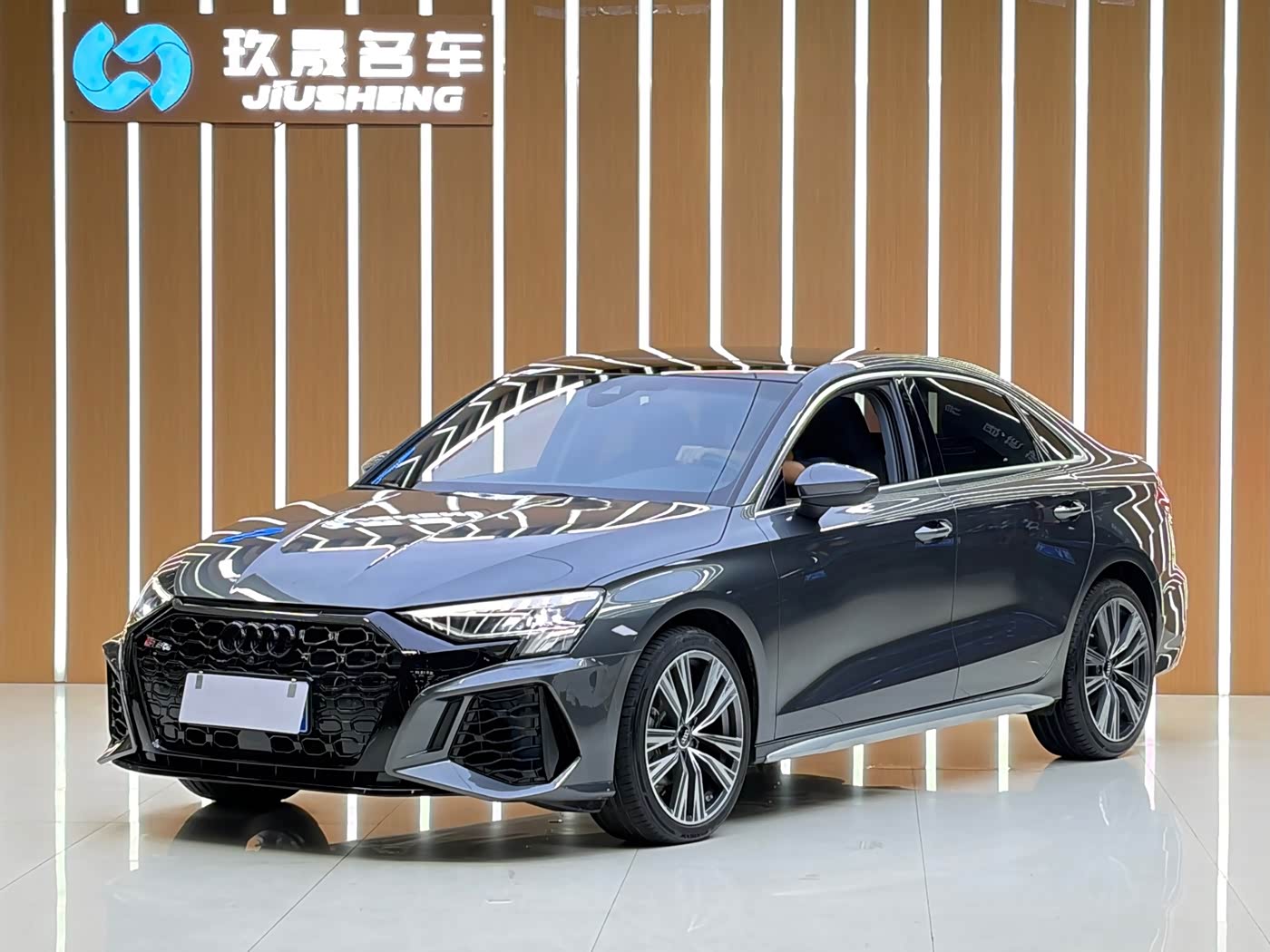 Audi A3 1.4 л 2024 г. Серебристо-серый, пробег 16000 км