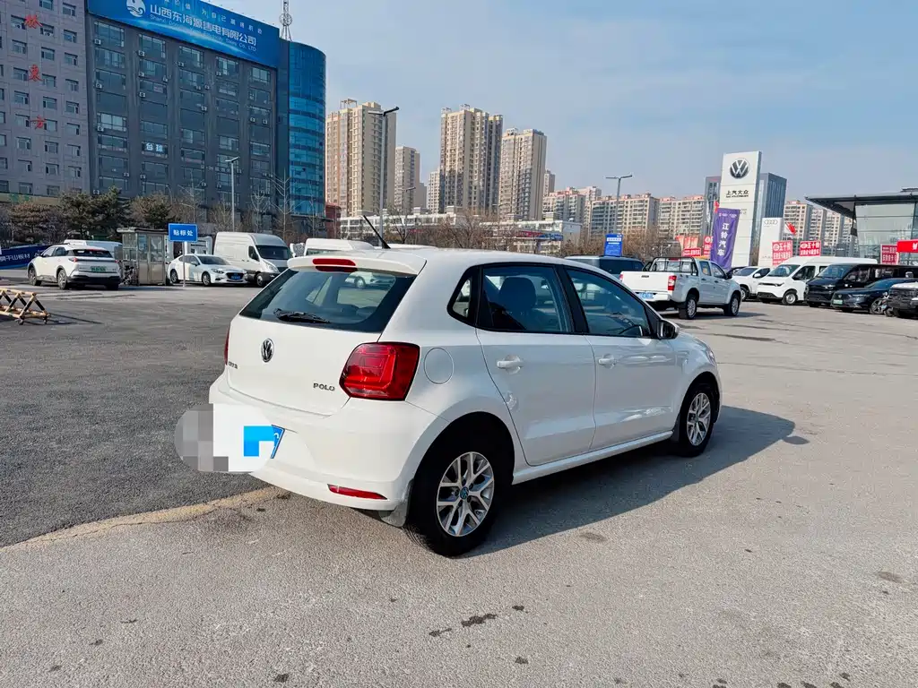 VOLKSWAGEN POLO