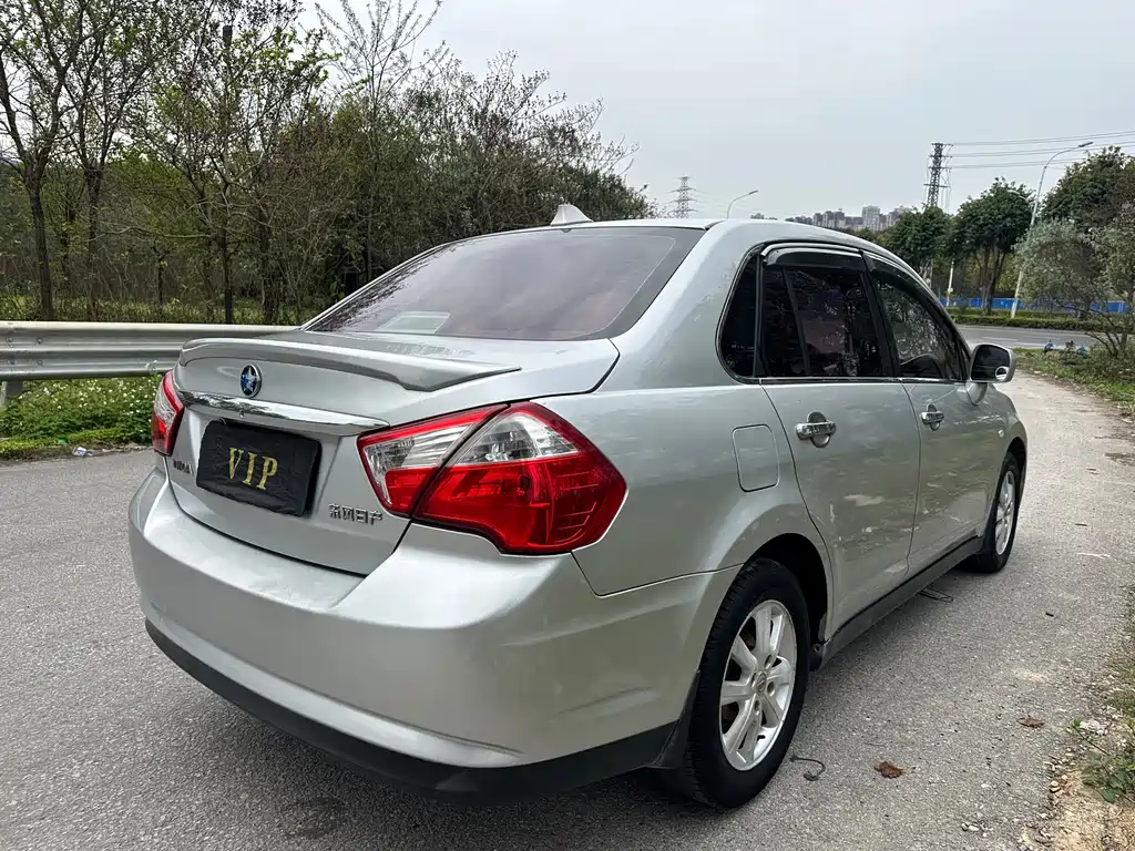 Venucia D50 2014 1.6L MT