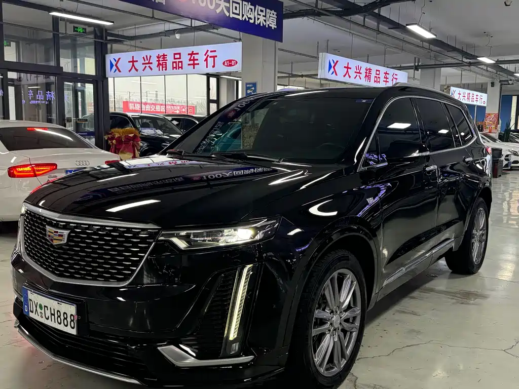CADILLAC XT6