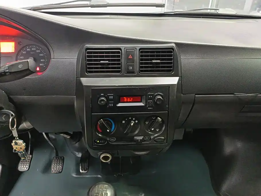 Wuling Rongguang — миниатюра 13