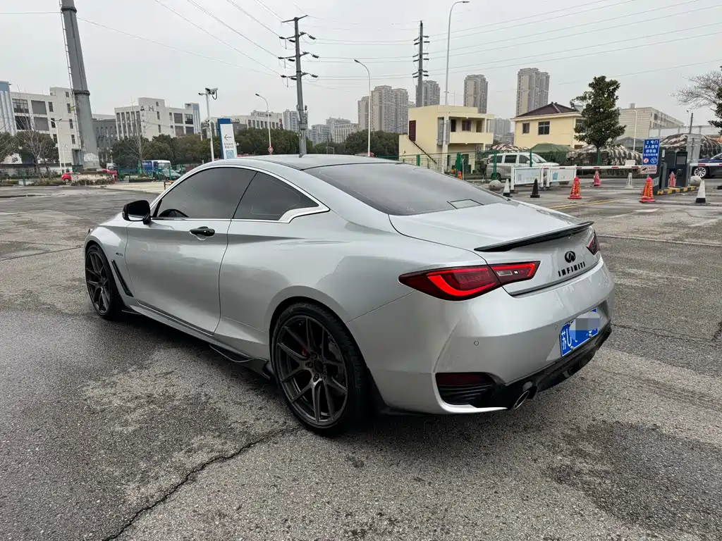 INFINITI Q60