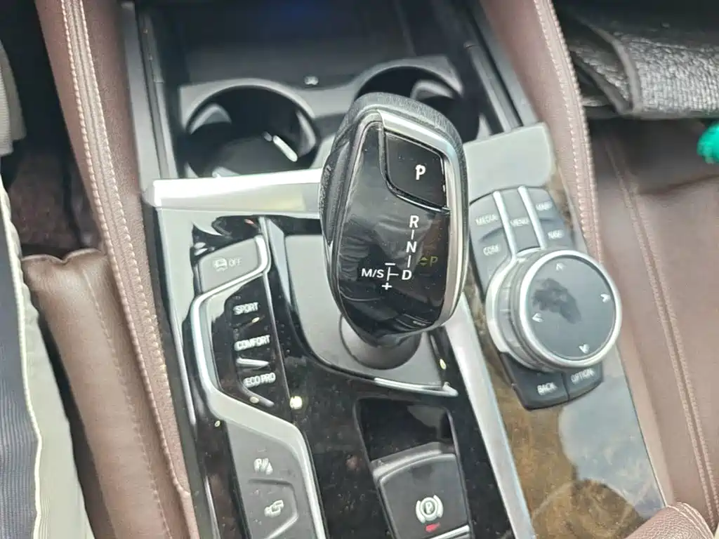 BMW 5 Series — миниатюра 14
