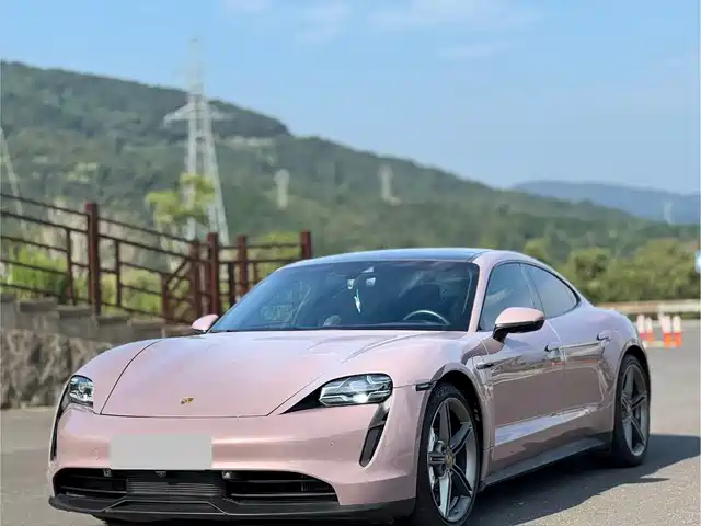 PORSCHE TAYCAN 2021