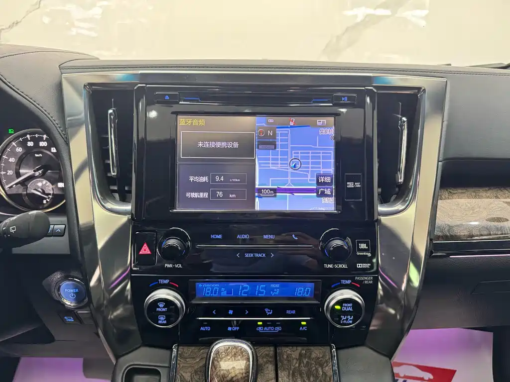 Toyota Alphard — миниатюра 11