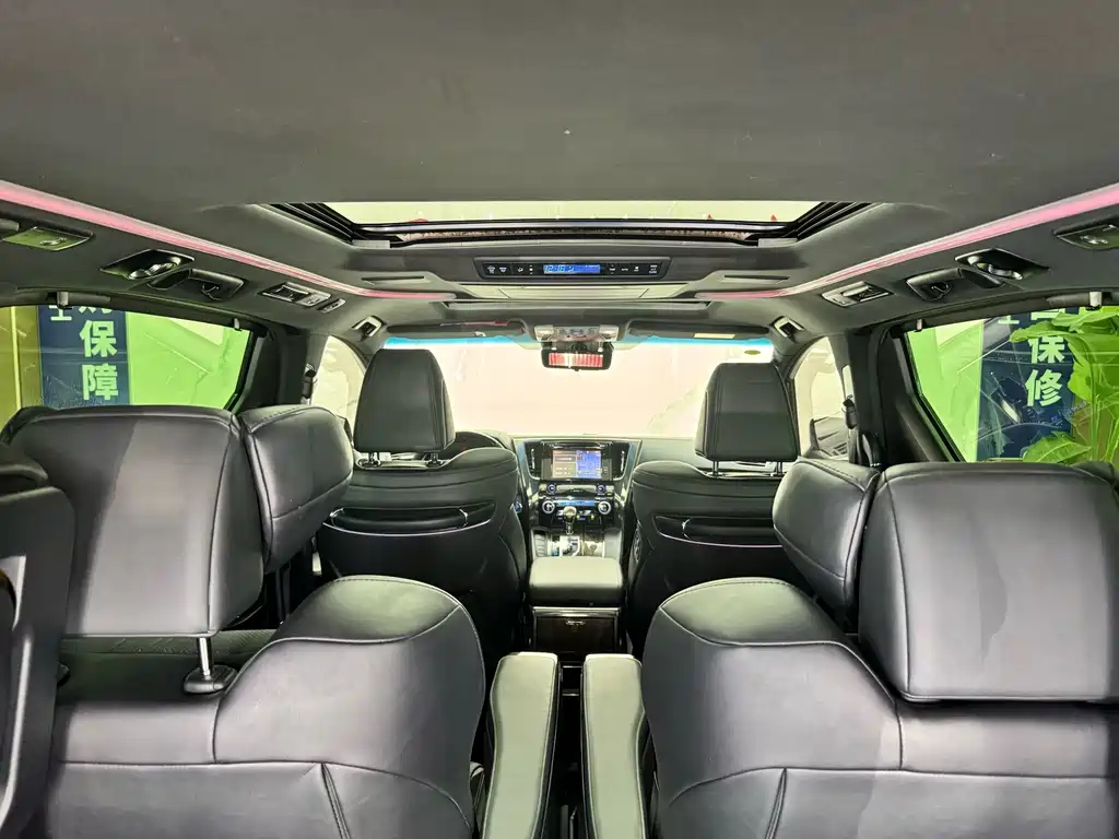 Toyota Alphard — миниатюра 23