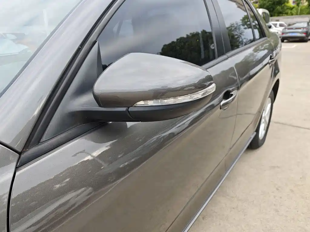 Volkswagen Bora 2013 1.6L AT Fashion