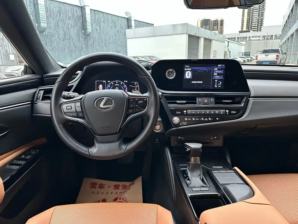 Lexus ES — миниатюра 9