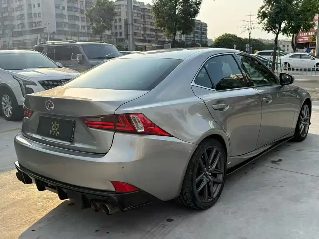 LEXUS IS
