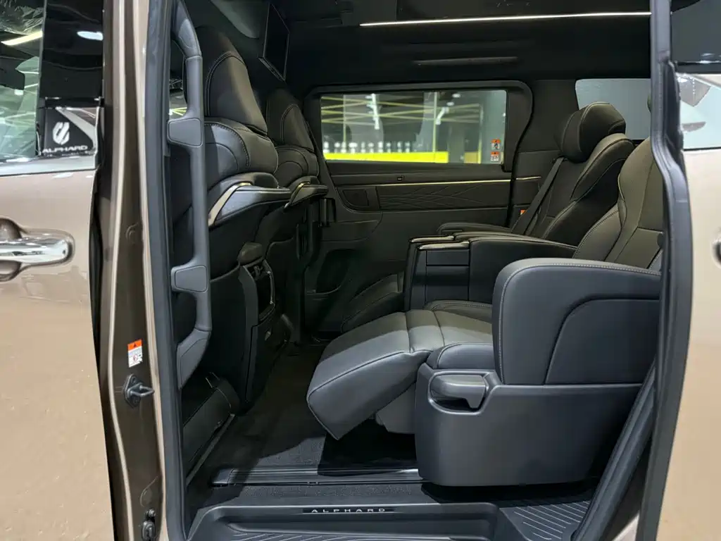 Toyota Alphard 2025 2.5L Luxury