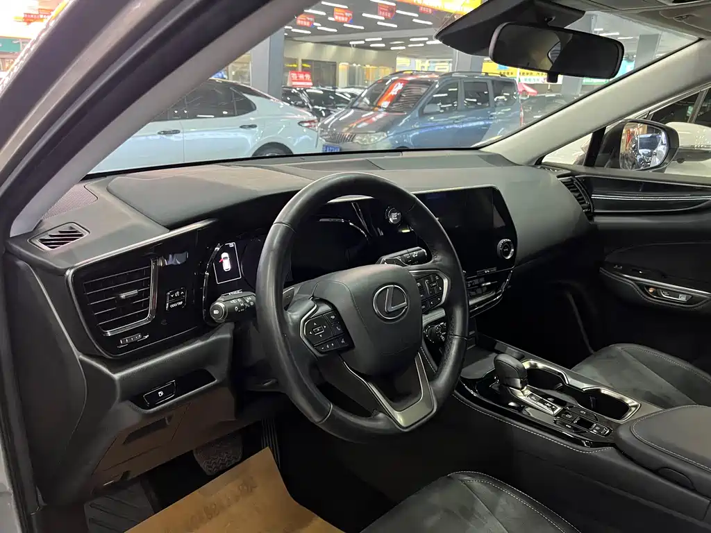 Lexus NX 2022 260
