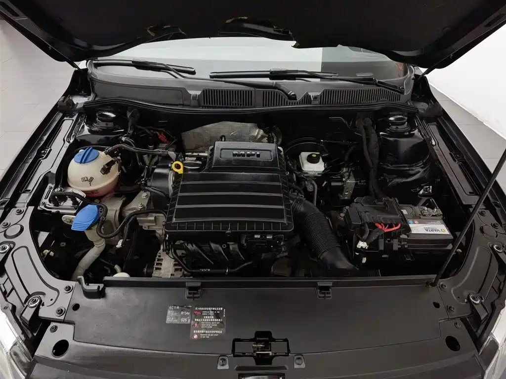Volkswagen Lavida 2013 1.6L MT