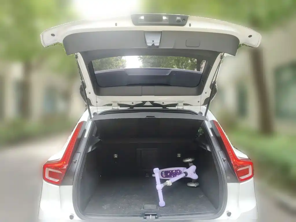 Volvo XC40 — миниатюра 10