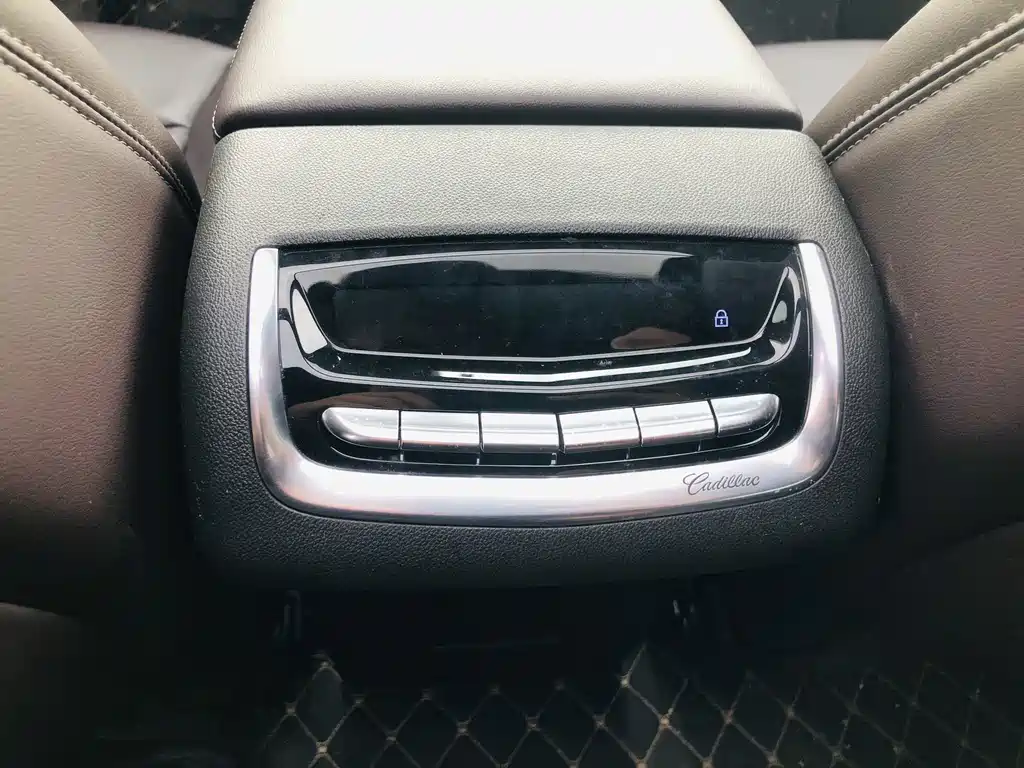 Cadillac XT6 — миниатюра 18