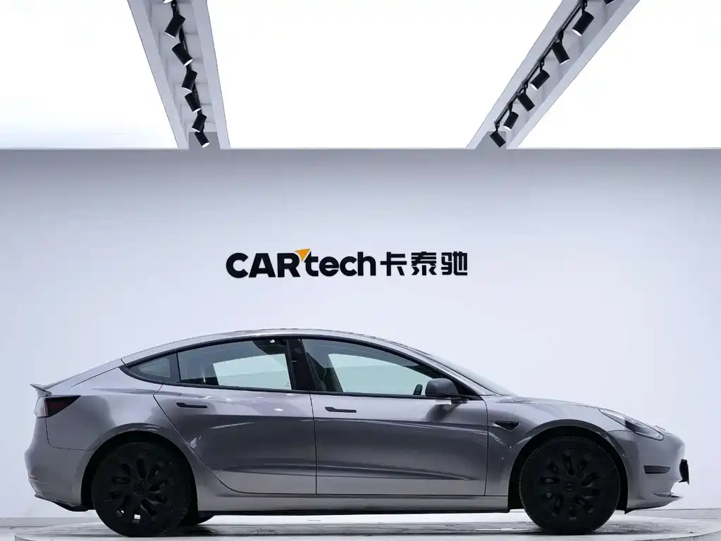 Tesla Model 3 — миниатюра 3