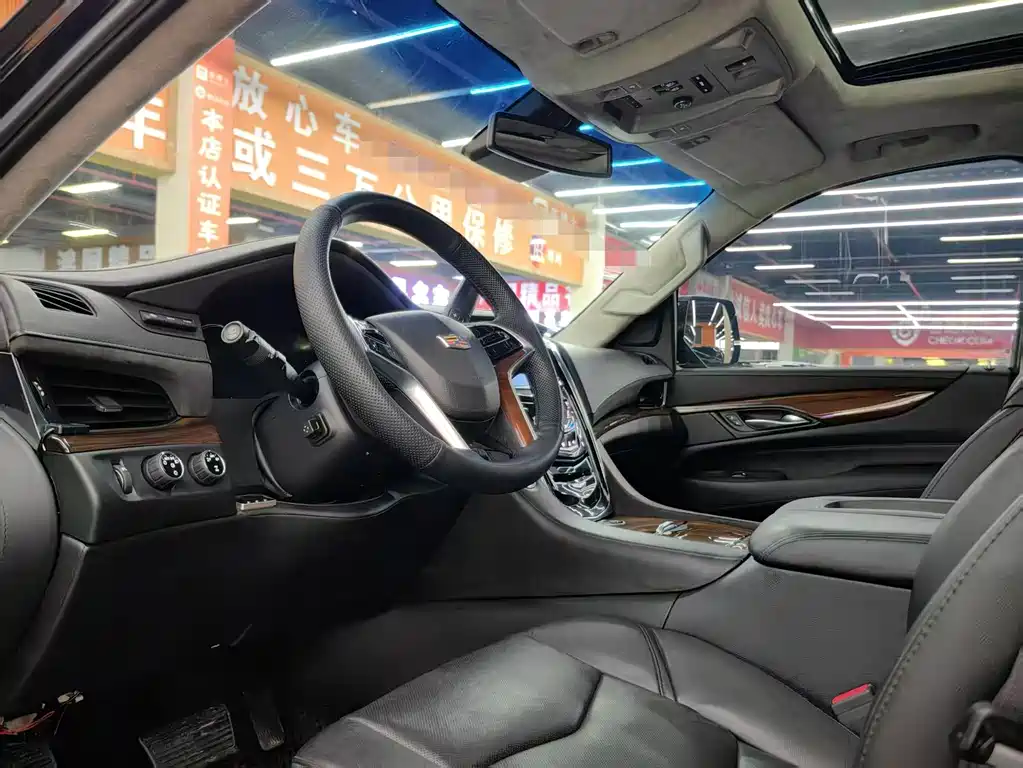 Cadillac Escalade — миниатюра 6