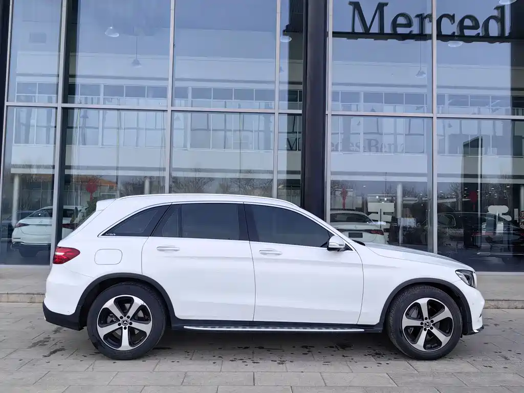 MERCEDES-BENZ GLC