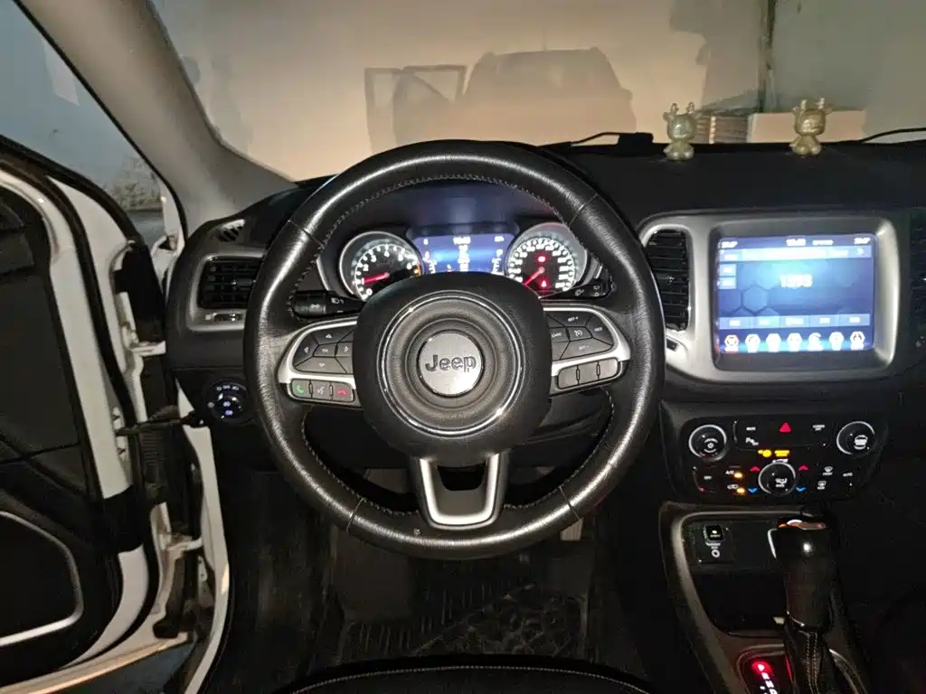 Jeep Compass — миниатюра 6