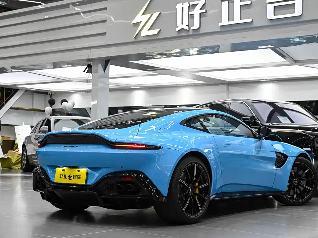ASTON MARTIN V8 VANTAGE