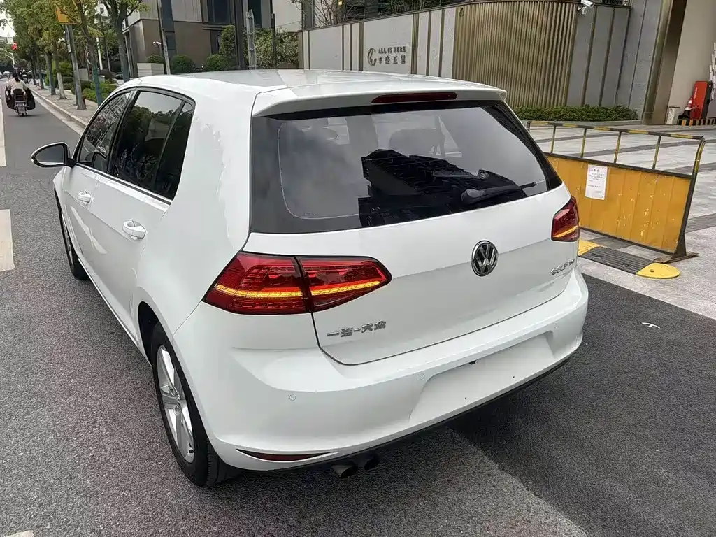 Volkswagen Golf 2016 230TSI AT Comfort