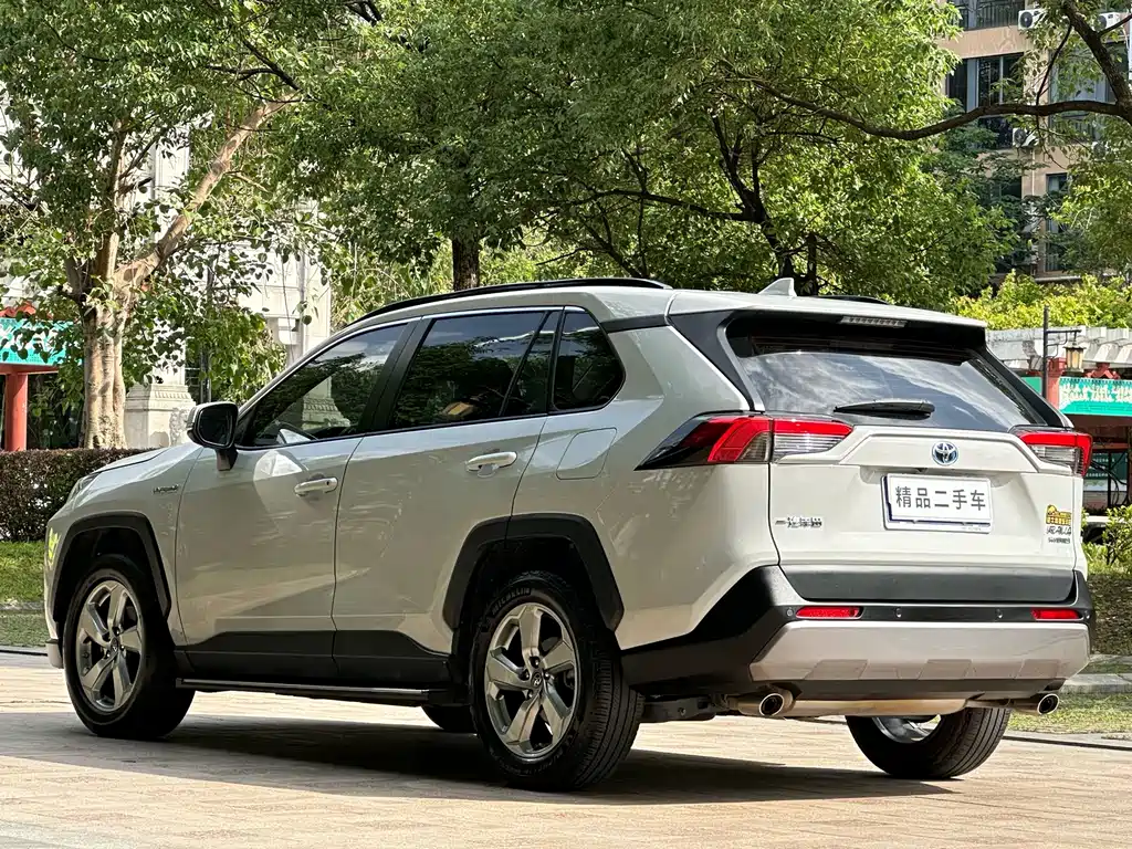 Toyota RAV4 — миниатюра 7