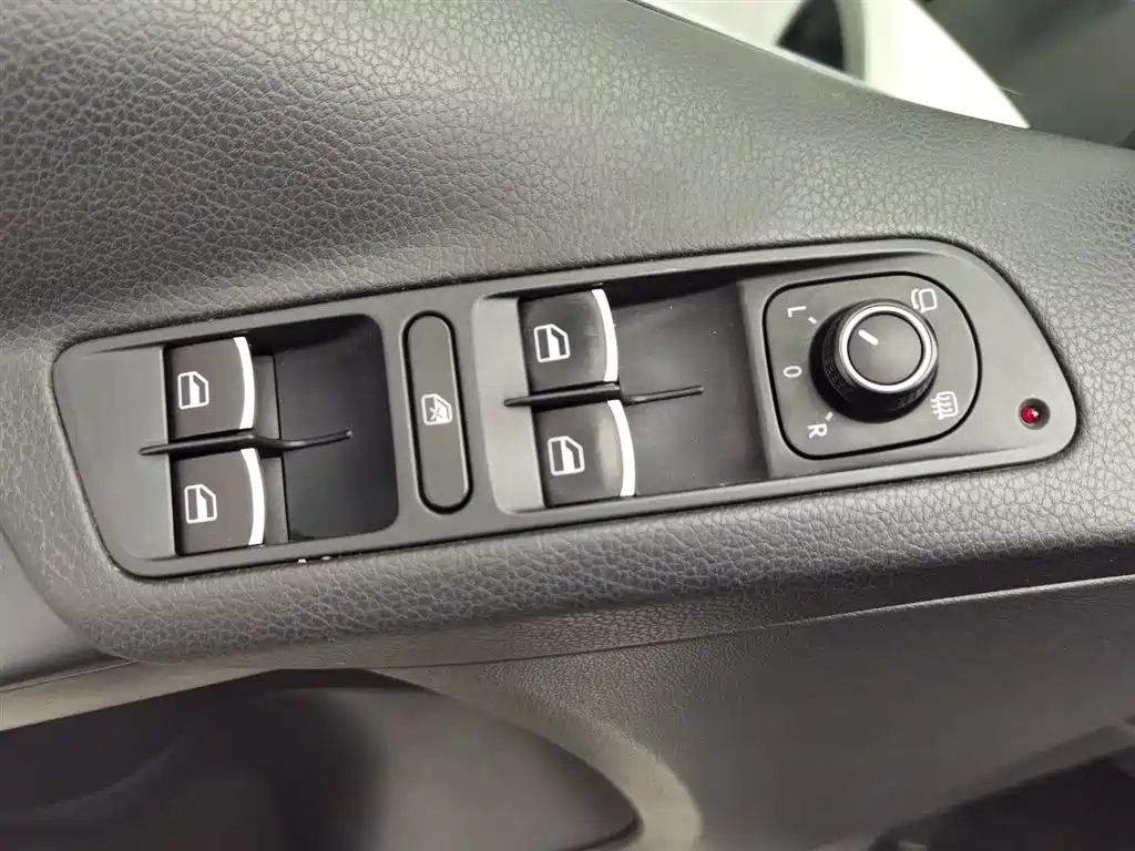 Volkswagen Tiguan 2016 300TSI AT Luxury