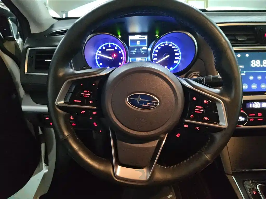Subaru Legacy - фото 7